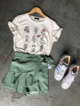 Load image into Gallery viewer, HEY THERE, WILDFLOWER Graphic Tee
