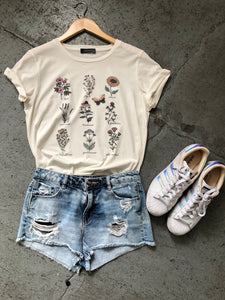 HEY THERE, WILDFLOWER Graphic Tee